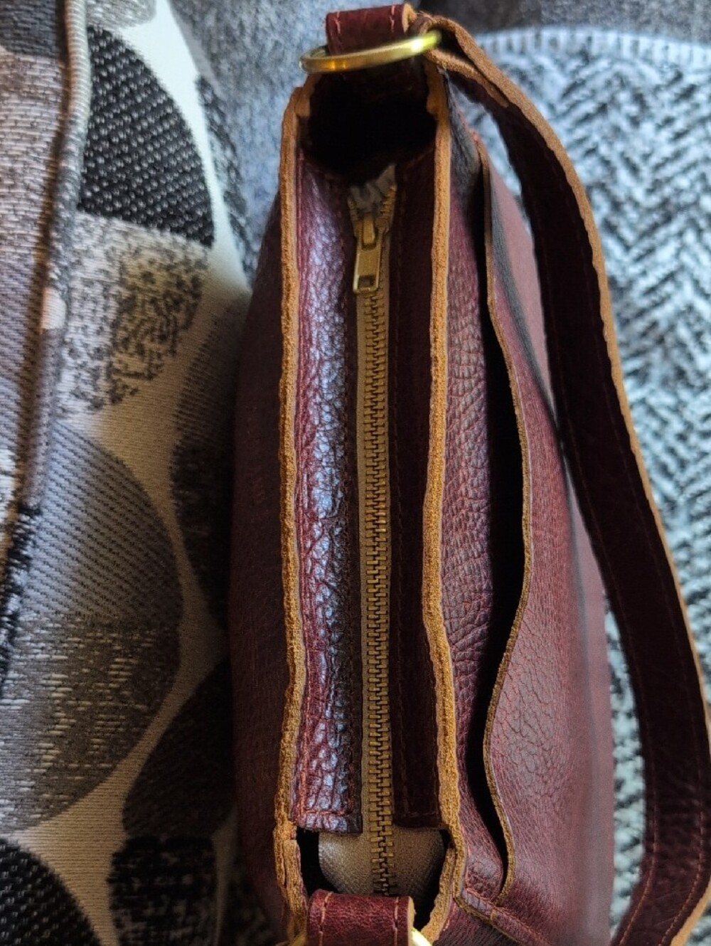 Portland Leather Cinnamon Bear Triangle Shoulder Bag NWOT - Picture 7 of 14